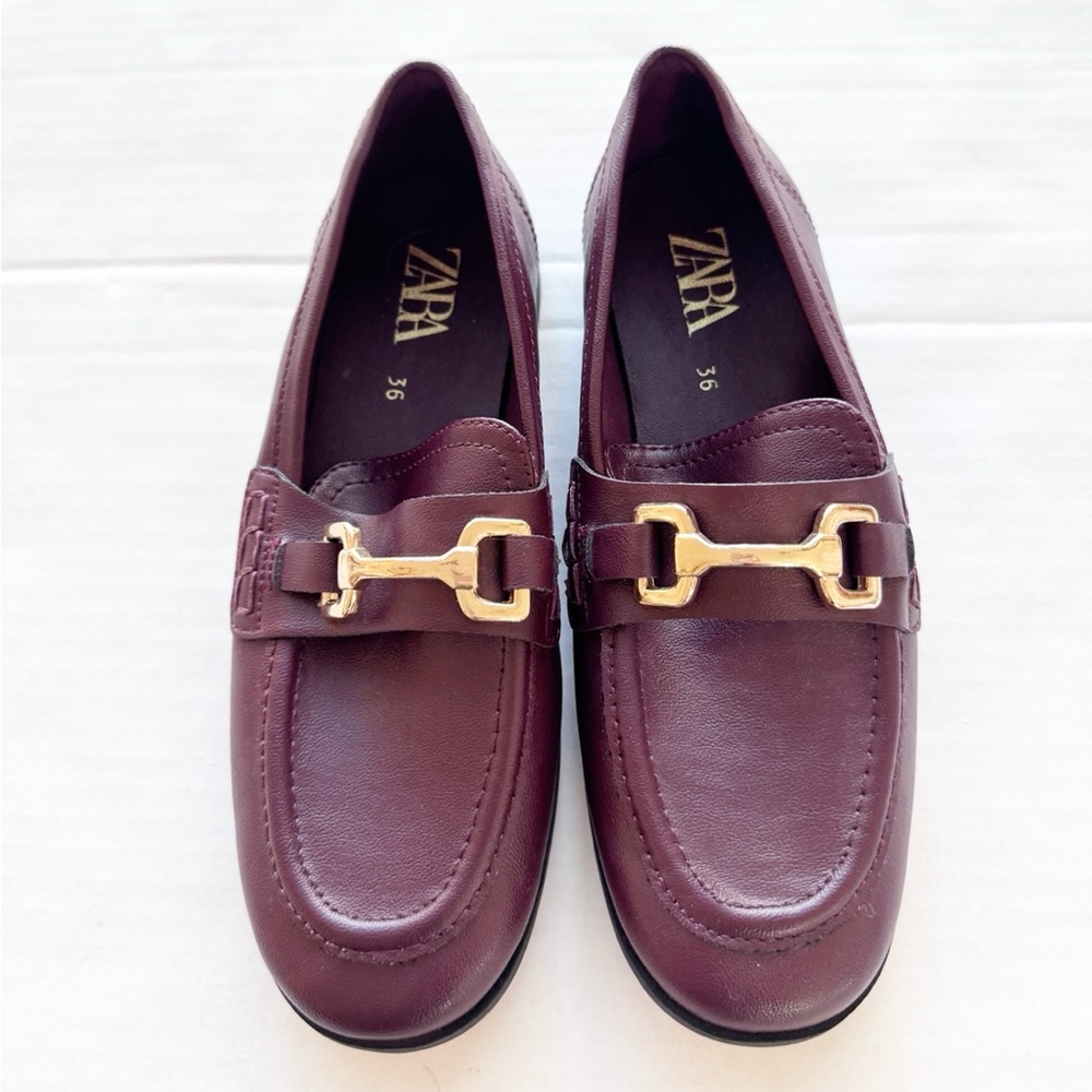 Zara Girl New Classic Loafers with Gold Bar in
Burgundy size EUR 36 US 4 NWOT